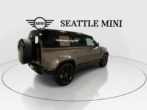 Used 2024 Land Rover Defender 110 X-Dynamic SE image 11