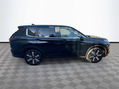 New 2026 Mitsubishi Outlander SE image 8