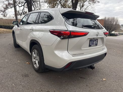 Used 2023 Toyota Highlander LE image 6