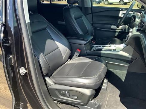 Used 2023 Ford Explorer XLT w/ Equipment Group 202A image 6