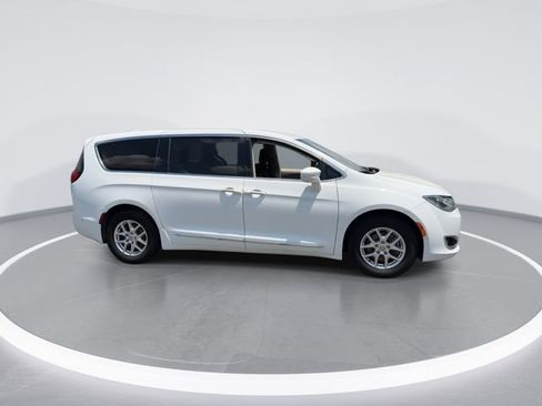 Used 2020 Chrysler Pacifica Touring w/ Advanced Safetytec Group FWD image 9