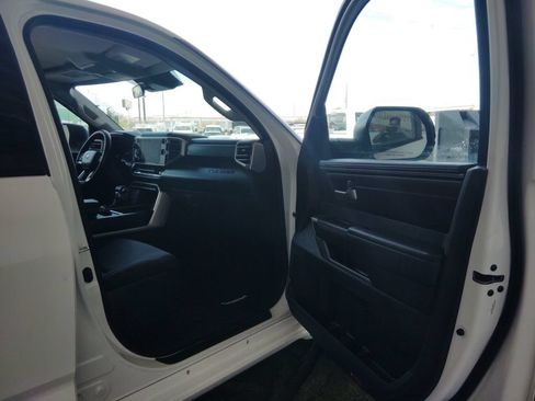 Used 2022 Toyota Tundra SR5 RWD image 10