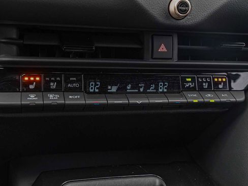 Used 2025 Toyota Crown Signia image 19