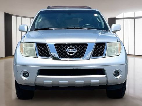 Used 2007 Nissan Pathfinder LE RWD image 2