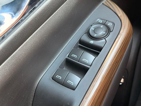 Used 2023 GMC Acadia SLE w/ Driver Convenience Package AWD/4WD image 17