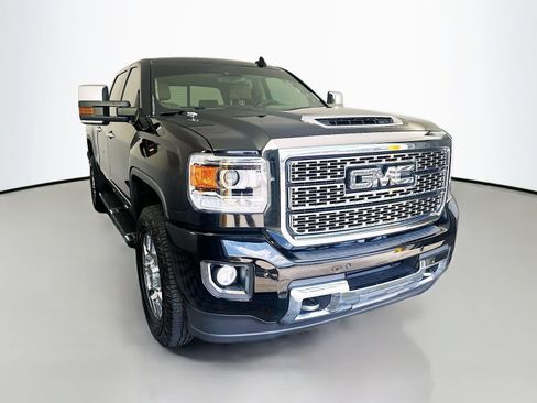 Used 2019 GMC Sierra 2500 Denali w/ Duramax Plus Package AWD/4WD image 1
