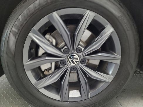 Used 2022 Volkswagen Tiguan SE image 31