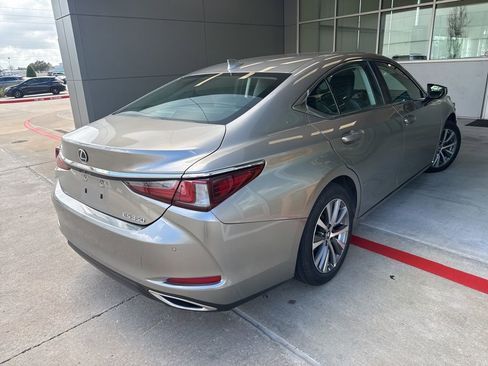 Used 2019 Lexus ES 350 w/ Premium Package image 2