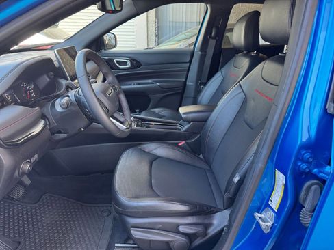 Used 2025 Jeep Compass Trailhawk AWD/4WD image 25