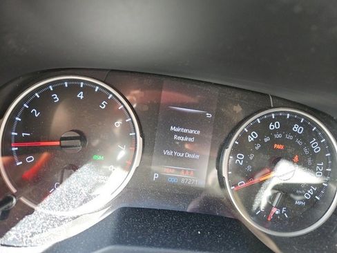 Used 2021 Toyota RAV4 XLE Premium image 4