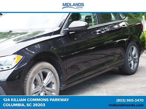 Used 2024 Volkswagen Jetta SE FWD image 1