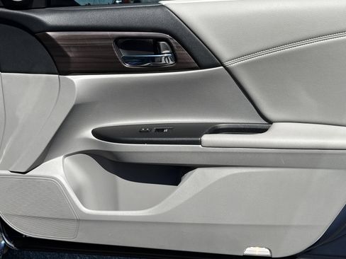 Used 2017 Honda Accord EX-L image 14