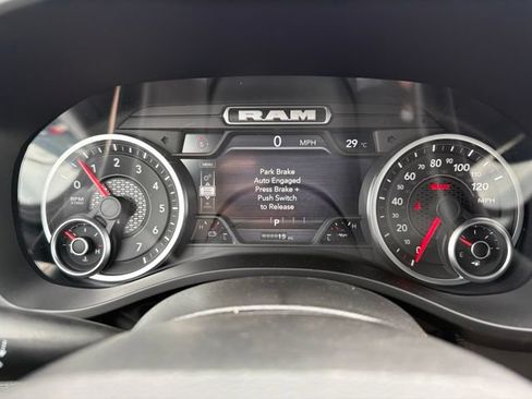 New 2026 RAM 1500 Express AWD/4WD image 16