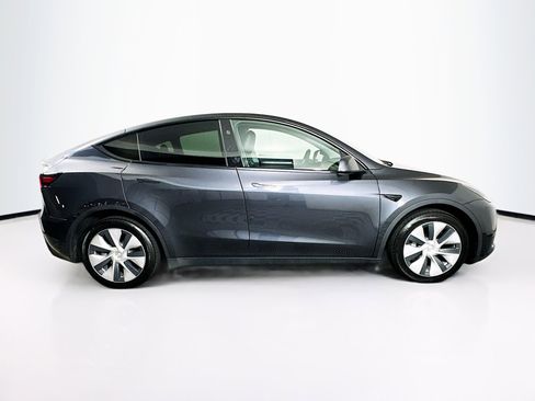 Used 2024 Tesla Model Y Long Range AWD/4WD image 10