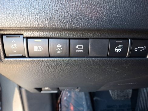 Certified 2024 Toyota Venza Limited image 24