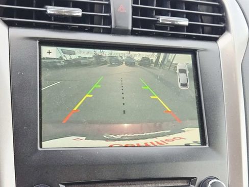 Used 2018 Ford Fusion SE w/ Fusion SE Technology Package FWD image 21