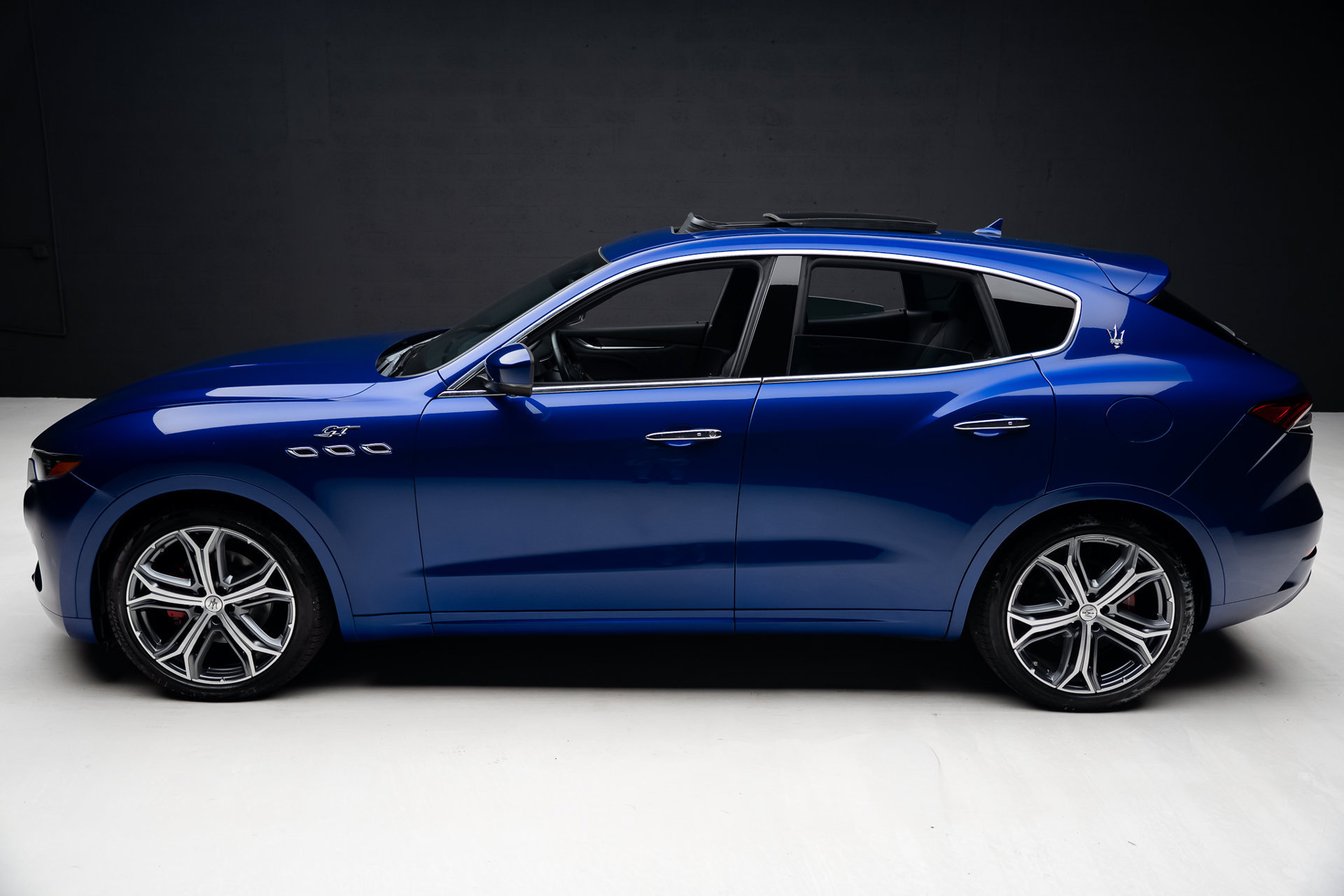 Used 2023 Maserati Levante GT AWD/4WD image 17
