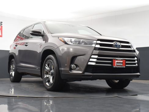 Used 2017 Toyota Highlander Limited Platinum image 42