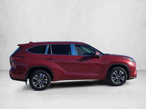 Used 2020 Toyota Highlander XLE image 4