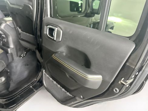 Used 2024 Jeep Wrangler Sahara image 28