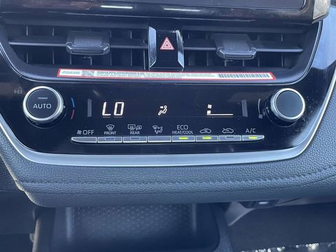 Used 2025 Toyota Corolla SE FWD image 31