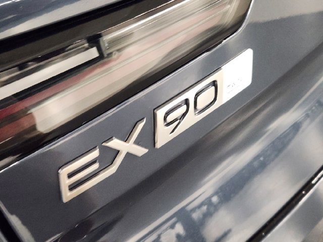 Used 2025 Volvo EX90 Ultra w/ Protection Package Premier AWD/4WD image 13