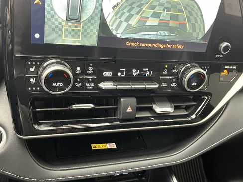 Used 2023 Toyota Highlander Limited image 23