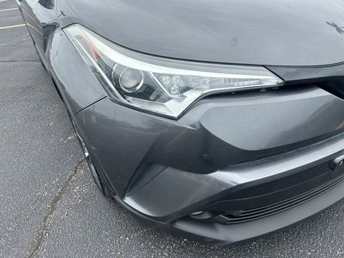 Used 2018 Toyota C-HR XLE FWD image 3
