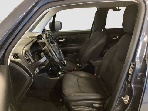 Used 2020 Jeep Renegade Altitude FWD image 7