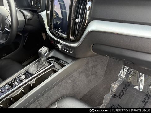 Used 2018 Volvo XC60 T5 Momentum w/ Convenience Package image 29