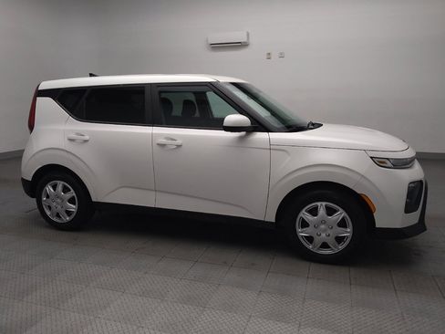 Used 2020 Kia Soul LX image 11