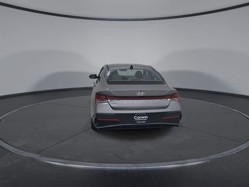 Used 2025 Hyundai Elantra SEL FWD image 14