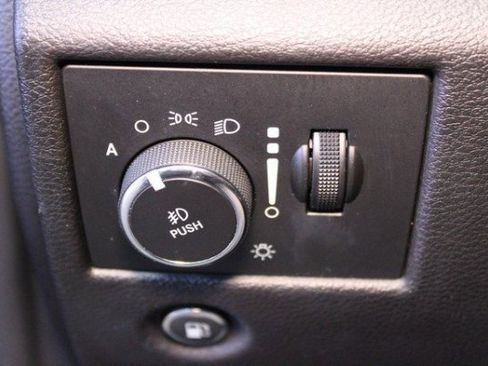 Used 2020 Jeep Grand Cherokee Altitude image 21