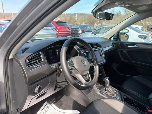 Used 2022 Volkswagen Tiguan SE AWD/4WD image 18