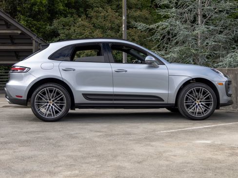 Certified 2026 Porsche Macan AWD/4WD image 12