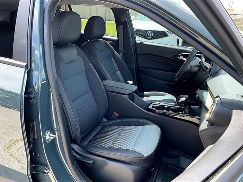 Used 2026 Chevrolet Trax LT FWD image 9