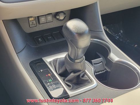 Certified 2017 Toyota Highlander LE w/ Carpet Mat Package image 23