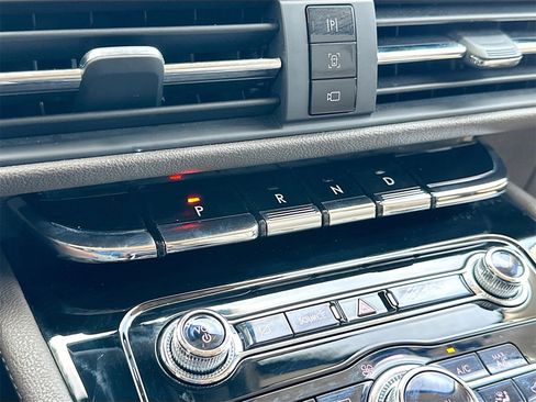 Used 2021 Lincoln Corsair Standard image 16