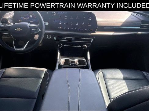Used 2025 Chevrolet Traverse LT w/ Sun and Wheel Package FWD image 14