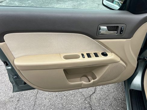 Used 2009 Ford Fusion SEL image 17
