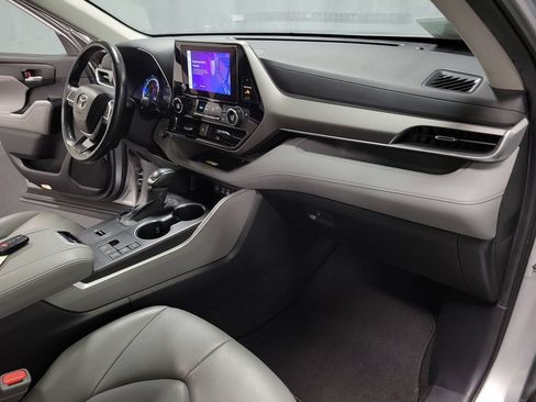Used 2023 Toyota Highlander XLE AWD/4WD image 24