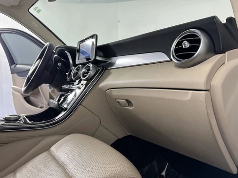 Used 2019 Mercedes-Benz GLC 300 GLC 300 4MATIC Sport Utility 4 image 40