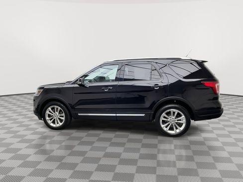 Used 2018 Ford Explorer XLT w/ Equipment Group 202A AWD/4WD image 39