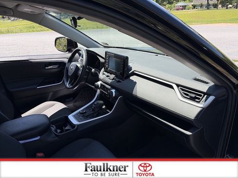 Used 2021 Toyota RAV4 XLE w/ XLE Grade Weather Package AWD/4WD image 29