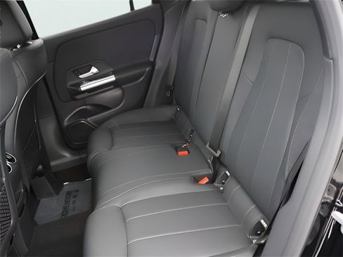 New 2025 Mercedes-Benz GLA 250 4MATIC image 42