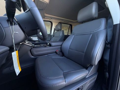 New 2025 Ford Expedition Active image 33