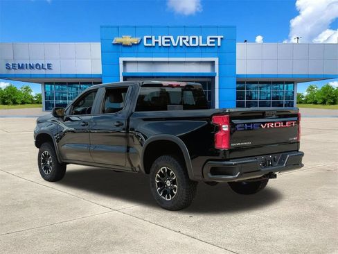 Used 2022 Chevrolet Silverado 1500 ZR2 w/ Technology Package AWD/4WD image 3