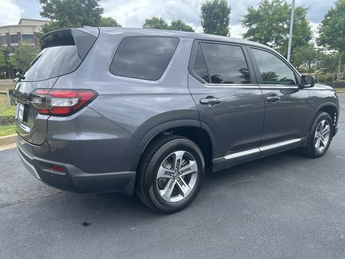 Used 2024 Honda Pilot EX-L image 9