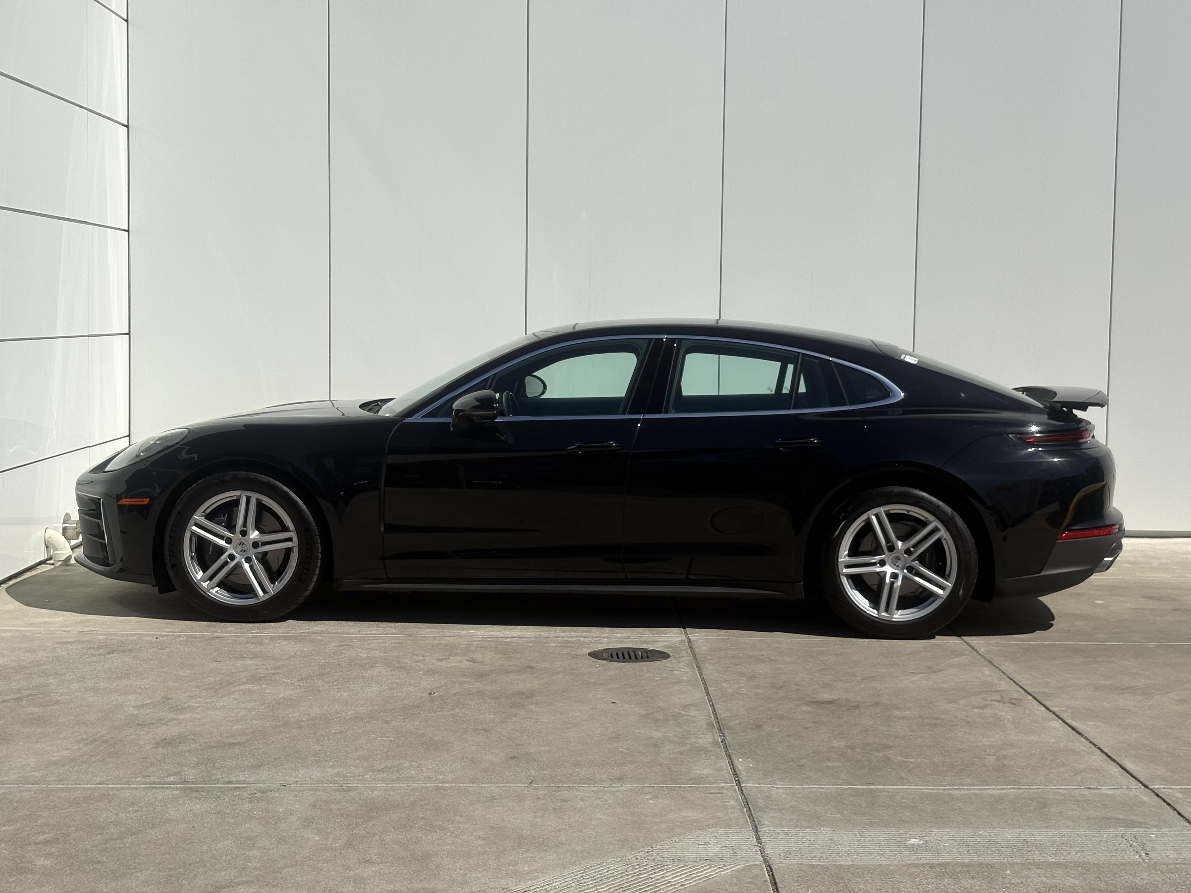 Used 2025 Porsche Panamera RWD image 4