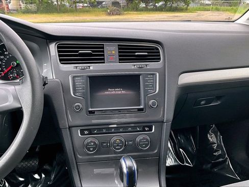 Used 2016 Volkswagen e-Golf SE FWD image 8
